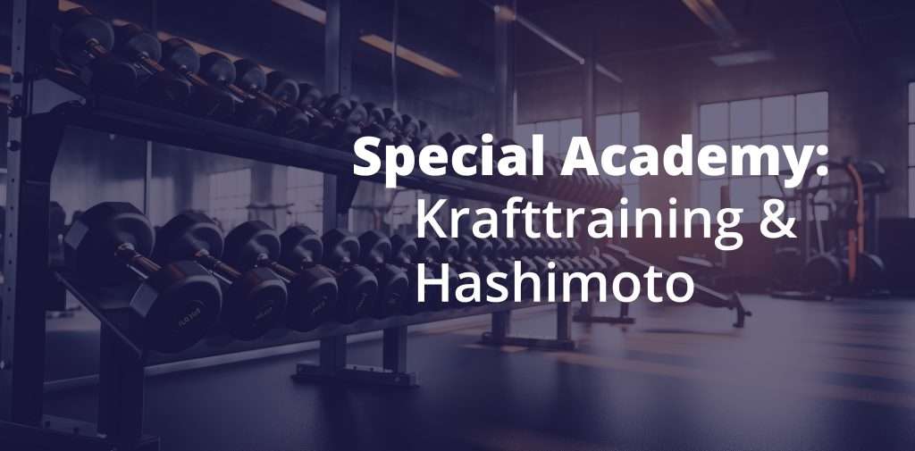Kraftstudio im Hintergrund mit Hanteln und weiteren Geräten symbolisch für den Special Online Kurs Krafttraining und Hashimoto.